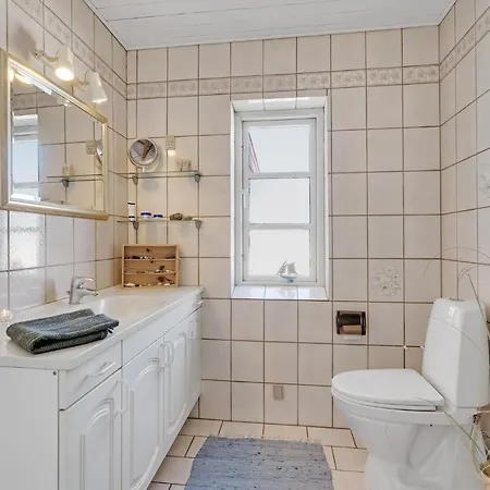 3 Bedroom Gorgeous In Prázdninový dům