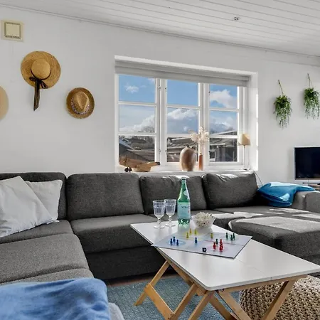 3 Bedroom Gorgeous In Prázdninový dům Broager
